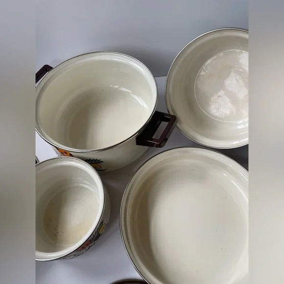 SOLD//Vintage 1970s Sears “Merry Mushroom” Pots and Pans, Set of 4 - Picture 6 of 10